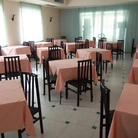 Silvia Hotel 2*